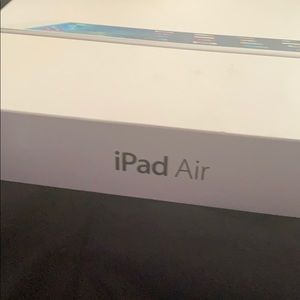 iPad Air 32 gb. Like new in box